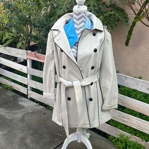 Trendy rain trench coat size XL with hood attached